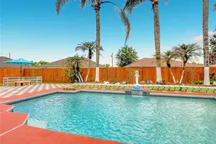 915 Bonneville Ln, Kissimmee, FL 34759 - Photo 40