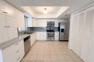 2534 Victarra Cir, Lutz, FL 33559 - Photo 2
