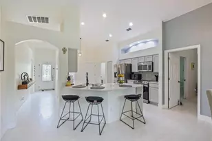 9555 Heron Pointe Dr, Orlando, FL 32832 - Photo 2