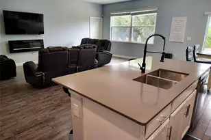 1047 Oak Bluff Dr, Davenport, FL 33837 - Photo 2