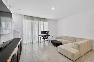567 Mangrove Shade Cir, Apollo Beach, FL 33572 - Photo 8