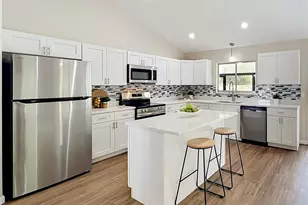 7672 Telford Ct, Orlando, FL 32818 - Photo 2