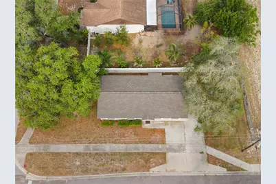 1221 E Court Street, Tarpon Springs, FL 34689 - Photo 4