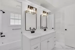 456 Sandlewood Dr, Venice, FL 34293 - Photo 8