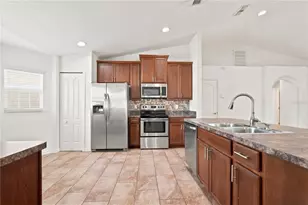 650 Hidden Lakes Ct, Haines City, FL 33844 - Photo 4