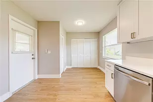 1618 Colonnades Cir N, Lakeland, FL 33811 - Photo 16