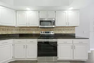 504 Stratfield Dr, Lutz, FL 33549 - Photo 4