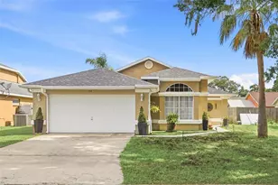 154 Hidden Springs Cir, Kissimmee, FL 34743 - Photo 2