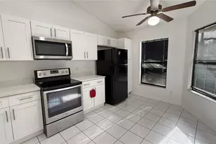 72 Lakepointe Cir, Kissimmee, FL 34743 - Photo 6