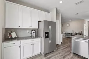 7673 Yale Harbor Dr, Wesley Chapel, FL 33545 - Photo 10
