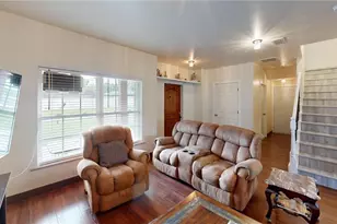 402 E Maple St, Winter Garden, FL 34787 - Photo 2