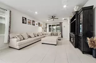 2739 Summer Retreat Ln, Kissimmee, FL 34744 - Photo 4
