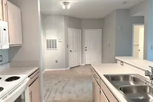 5475 Vineland Rd, Orlando, FL 32811 - Photo 14