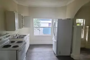 2035 10th St S, Saint Petersburg, FL 33705 - Photo 2