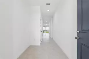 3712 Watercliff Cir, Grand Island, FL 32735 - Photo 2