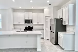 924 Avenal Ln, Davenport, FL 33837 - Photo 6