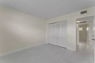 4328 Edgewater Dr, Orlando, FL 32804 - Photo 10
