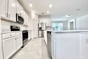 924 Avenal Ln, Davenport, FL 33837 - Photo 6