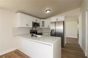 9501 Camden Hill Ct, Tampa, FL 33615 - Photo 4