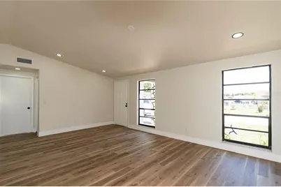 9501 Camden Hill Court, Tampa, FL 33615 - Photo 10