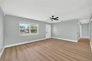 412 59th Ave Dr W, Bradenton, FL 34207 - Photo 2