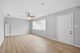 2817 Hawthorne St, Sarasota, FL 34239 - Photo 12