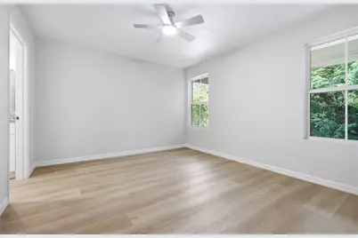 925 NE 19th Street, Gainesville, FL 32641 - Photo 14