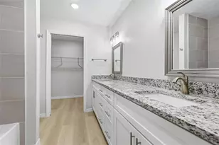 925 NE 19th St, Gainesville, FL 32641 - Photo 16