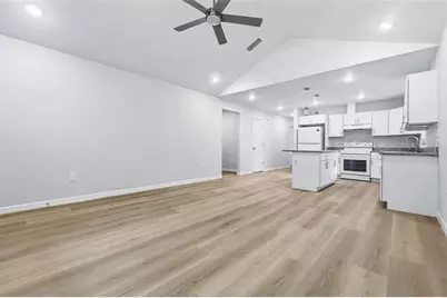 925 NE 19th Street, Gainesville, FL 32641 - Photo 2