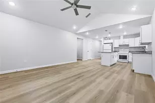 925 NE 19th St, Gainesville, FL 32641 - Photo 2