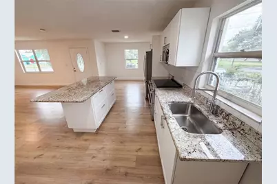 845 40th Avenue S, Saint Petersburg, FL 33705 - Photo 6