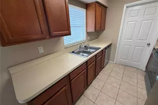 423 Longwood Cir, Longwood, FL 32750 - Photo 4