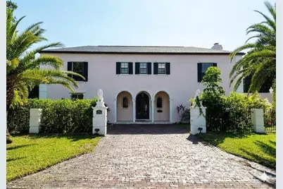 411 72nd Street S, Saint Petersburg, FL 33707 - Photo 1