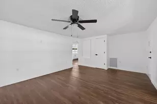 10028 Vineyard Ln, Port Richey, FL 34668 - Photo 12