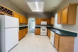 1738 Golfview Dr, Kissimmee, FL 34746 - Photo 8