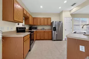 25143 Chipshot Ct, Sorrento, FL 32776 - Photo 10