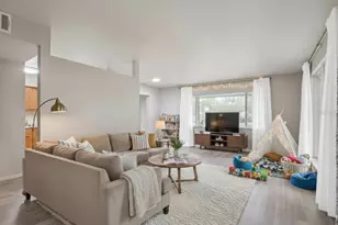 816 Oakmont Ave, Sun City Center, FL 33573 - Photo 8