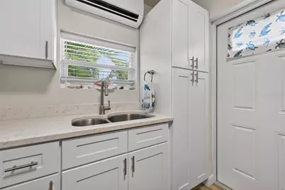 825 46th Street N #B, Saint Petersburg, FL 33713 - Photo 6