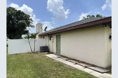 311 Oklahoma Avenue, Fort Myers, FL 33905 - Photo 2