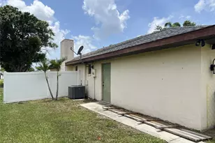 311 Oklahoma Ave, Fort Myers, FL 33905 - Photo 2