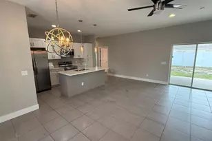 105 Zinnia Ln W, Kissimmee, FL 34759 - Photo 4
