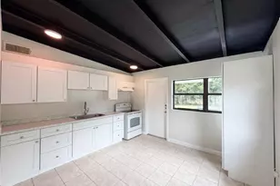 917 Golden Rule Ct N, Lakeland, FL 33803 - Photo 2