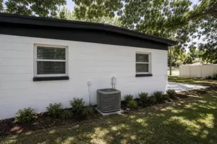 9001 82nd St, Seminole, FL 33777 - Photo 24