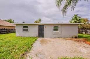 28042 Lois Dr, Tavares, FL 32778 - Photo 40