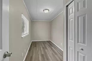 28042 Lois Dr, Tavares, FL 32778 - Photo 20