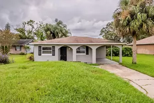 28042 Lois Dr, Tavares, FL 32778 - Photo 2