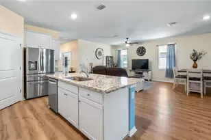 8033 Penrose Pl, Wildwood, FL 34785 - Photo 6