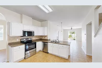 30612 Palmerston Place, Wesley Chapel, FL 33545 - Photo 4