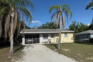 37 Pine St, Eustis, FL 32726 - Photo 2