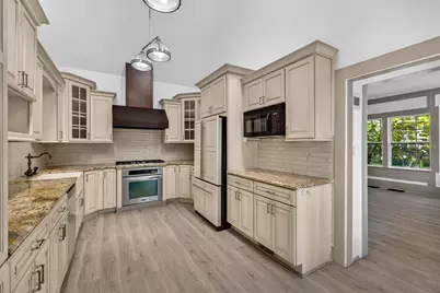 1330 Cherry Street NE, Saint Petersburg, FL 33701 - Photo 10